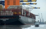 Des gardes-cĂ´tes patrouillent dans le port de Guayaquil, en Equateur, le 28 mars 2024
