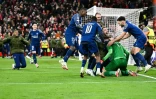 Les Parisiens euphoriques autoiur de Donnarumma après leur qualification pour les quarts aux dépens de Liverpool, le 11 mars 2025 à Anfield
