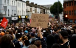 Rassemblement contre le racisme pour s'opposer à une manifestation à l'initiative de l'extrême droite à Walthamstow, près de Londres, au Royaume-Uni, le 7 août 2024