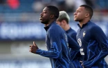 L'attaquant star Kylian Mbappé (à droite) à l'entraînement des Bleus à Clairefontaine, le 10 octobre 2023