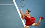 La Bélarusse Aryna Sabalenka contre la Tchèque Barbora Krejcikova en quart de finale de l'Open d'Australie le 23 janvier 2024 à Melbourne