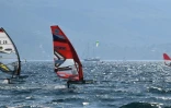 Des véliplanchistes près de la plage de Viganj, dans la péninsule de Peljesac (sud de la Croatie), le 18 juillet 2022