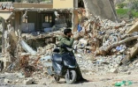 Un habitant face à une maison détruite à Aadaïssé, au Liban, le 18 février 2025