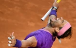 L'Espagnol Rafael Nadal exulte après sa victoire en finale du Masters 1000 de Rome sur le Serbe Novak Djokovic, le 16 mai 2021