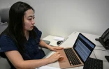 La Sud-Coréenne Baek Song-yi, qui fait campagne pour le droit des victimes de harcèlement au travail, le 17 juillet 2026 lors d'un entretien à l'AFP à Séoul