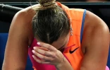 Aryna Sabalenka se montre très déçue après sa défaite en finale de l'Open d'Australie, le 31 janvier 2026 à Melbourne