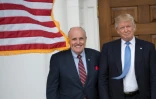 Le président élu américain Donald Trump et l'ancien maire de New York Rudy Giuliani au club house de M. Trump, à Bedminster dans le New Jersey le 20 novembre 2016