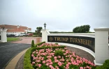 L'entrée de l'hôtel et du complexe de golf Trump Turnberry à Turnberry, le 21 juillet 2025 en Ecosse