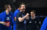 L'entraîneur de l'équipe de France, Guillaume Gille, lors du quart de finale du Mondial de handball contre la Hongrie, le 27 janvier 2021 dans la Ville du 6 Octobre, un faubourg près du Caire