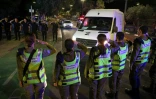 Des véhicules transportant des dépouilles d'otages arrivent à l'institut de médecine légale de Tel-Aviv, le 15 octobre 2025