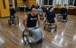 Des danseurs en fauteuil roulant s'entraînent le 21 octobre 2021 dans la banlieue de Shanghai