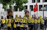 Des militants d'Amnesty International manifestent devant l'ambassade de Turquie en Allemagne pour la libération de Taner Kiliç, président d'Amnesty International en Turquie, le 15 juin 2017 à Berlin