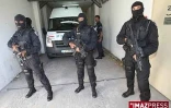Jeudi 7 mai 2009 - Un important dispositif de police a été déployé au tribunal de Saint-Denis pour la présentation de Juliano Verbard et de ses complices