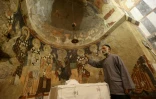 Le père Jihad Youssef à l'intérieur du monastère de Mar Moussa, le 11 juin 2022 en Syrie