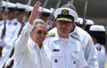 Le président cubain Raul Castro à son arrivée à l'aéroport international Rafael Nunez le 25 septembre 2016 à Cartagène en Colombie 
