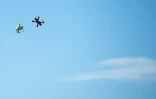 "Ces drones peuvent atteindre les 130 km/h", précise une organisatrice du tournoi.