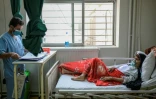 Une femme hospitalisée à l'hôpital afghano-nippon de Kaboul, le 29 septembre 2021