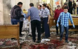Des médecins légistes cherchent des indices après l'attentat à la bombe le 9 avril 2017 dans une église de Tanta en Egypte