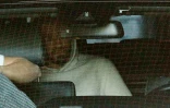 Karim Benzema (au centre, avec la capuche), à la sortie du parquet de Versailles, près de Paris, le 5 novembre 2015
