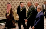 (GàD)Le chef de la diplomatie saoudienne 
Faisal ben Farhan, le secrétaire général de la Ligue arabe Ahmed Aboul-Gheit, le chef de la diplomatie égyptienne Sameh Shoukry et le ministre syrien des Affaires étrangères Fayçal Moqdad, le 1er mai 2023 à Amman