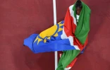La Namibienne Christine Mboma célèbre avec son drapeau sa 2e place sur le 200 m des Jeux olympiques de Tokyo le 3 août 2021