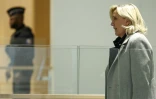 La cheffe de file du Rassemblement National (RN) Marine Le Pen, arrive au tribunal correctionnel de Paris pour son procès pour détournement de fonds publics européens, à Paris, le 26 novembre 2024