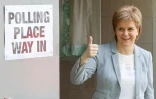 Nicola Sturgeon à la sortie du bureau de vote le 23 juin 2016 à Glasgow