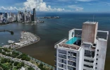 Vue aérienne de la baie dans la ville de Panama, après un puissant séisme, le 9 octobre 2026