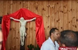 Mardi 2 Mai 2009

Selon des fideles le visage du Christ est apparu sur un rideau de l'église de Bras-Panon  (photo Hugues Rodelin)
