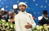 Le pilote de Formule 1 Lewis Hamilton arrive au Met Gala, le 5 mai 2025 à New York 