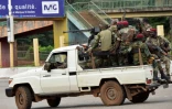 Des militaires dans un pick-up dans les rues de Conakry, le 5 septembre 2021