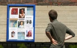 Des photos de personnes disparues placardées près du site de l'incendie de la tour Grenfell, le 20 juin 2017 à Londres