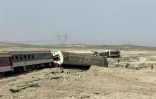 Photo diffusée par le Croissant-rouge iranien le 8 juin 2022 du site d'un déraillement de train près de Tabas, dans le centre du pays