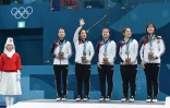 L'équipe féminine sud-coréenne de curling, médaille d'argent des Jeux de Pyeongchang, le 25 février 2018