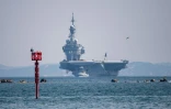 Le porte-avions Charles-de-Gaulle arrive dans le port de Toulon, le 12 avril 2020