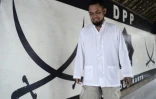 Un membre du Front du jihad islamique, qui s'en est pris à l'école islamique pour transgenres à Yogyakarta, en Indonésie, le 9 mai 2016