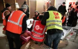 Des ouvriers travaillant à la rénovation du métro avec des militants CGT le 25 janvier 2017 à la station Châtelet-Les Halles à Paris