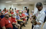 Les élèves de l'école de Père Noël de Rio de Janeiro (Brésil), le 27 octobre 2015