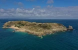 Vue aérienne de l'île de Cézembre, au large de Saint-Malo, le 4 août 2022