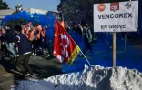 Rassemblement de salariés en grève devant le site de Vencorex, à Pont-de-Claix dans l'Isère, le 30 octobre 2024