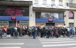 Rassemblement de salariés devant le magasin Tati du boulevard Barbès, à Paris, le 4 mai 2017