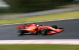 L'Allemand Sebastian Vettel au volant de sa Ferrari lors de la 2e séance d'essais libres du GP de Hongrie, sur le circuit Hungaroring à Mogyorod, le 2 août 2019