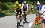 Le maillot jaune danois Jonas Vingegaard, suivi de son dauphin au classement général du Tour de France, le Slovène Tadej Pogacar, lors de la 16e étape, disputée entre Carcassonne et Foix, le 19 juillet 2022