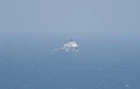 Le remorqueur de haute mer Abeille Languedoc, spécialisé dans le sauvetage de navires en détresse, participe à des opérations de secours franco-britanniques, le 12 août 2023 au large de Cap Blanc-Nez, dans le Pas-de-CalaisI