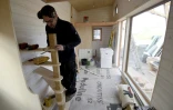 Une "Tiny House" en construction le 15 mars 2016 à Poilley dans le nord de la France