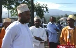 Moroni - jeudi 2 juillet 2009 -

Les familles des victimes patientent des heures devant les postes de secours pour tenter d'obtenir la moindre information