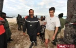 Dimanche 5 juillet 209 - Plage de Galawa (Grande Comore) - Le lieutenant-colonel Dominique Fontaine (au centre) chargé de commander les opérations de secours côté Français