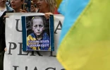 Rassemblement de membres de la communauté ukrainienne place Barberini, à Rome, alors que Volodymyr Zelensky est attendu en Italie, le 13 mai 2023