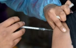 Même si les vaccins ont largement perdu de leur efficacité contre les contaminations, celle-ci n'a pas totalement disparu, en particulier dans les mois qui suivent une dose de rappel