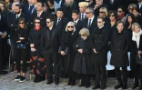 La famille du chanteur Charles Aznavour: sa veuve Ulla (d), ses fils Nicolas (3ed) et Mischa (2ed), sa fille Seda (c, g), sa soeur Aida (c), sa petite-fille Leila (g), lors de l'hommage national aux Invalides, le 5 octobre 2018 à Paris